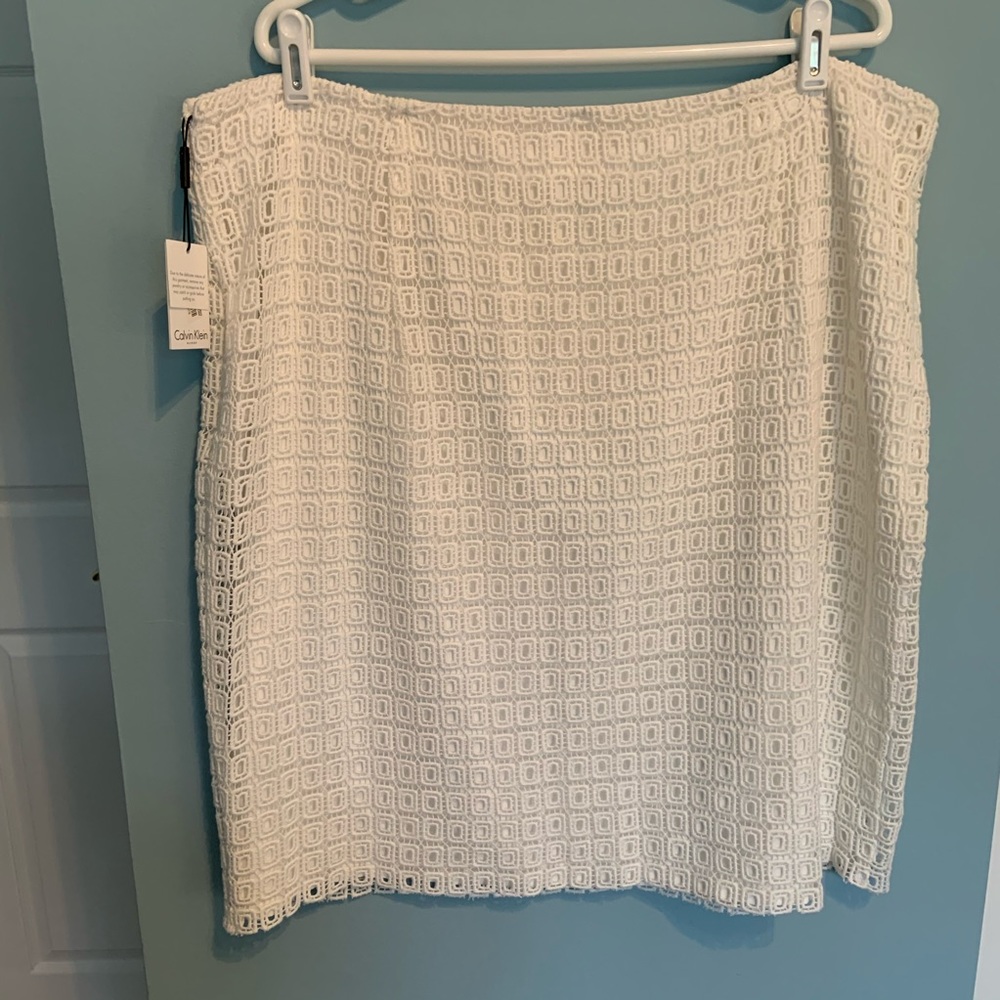 Calvin Klein 18W white crochet lace skirt lined